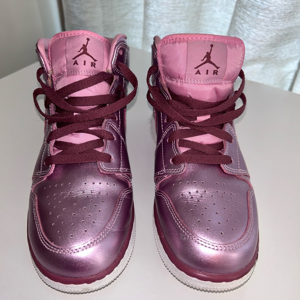 Jordan 1 Mid
Pink Rise size 8 1/2